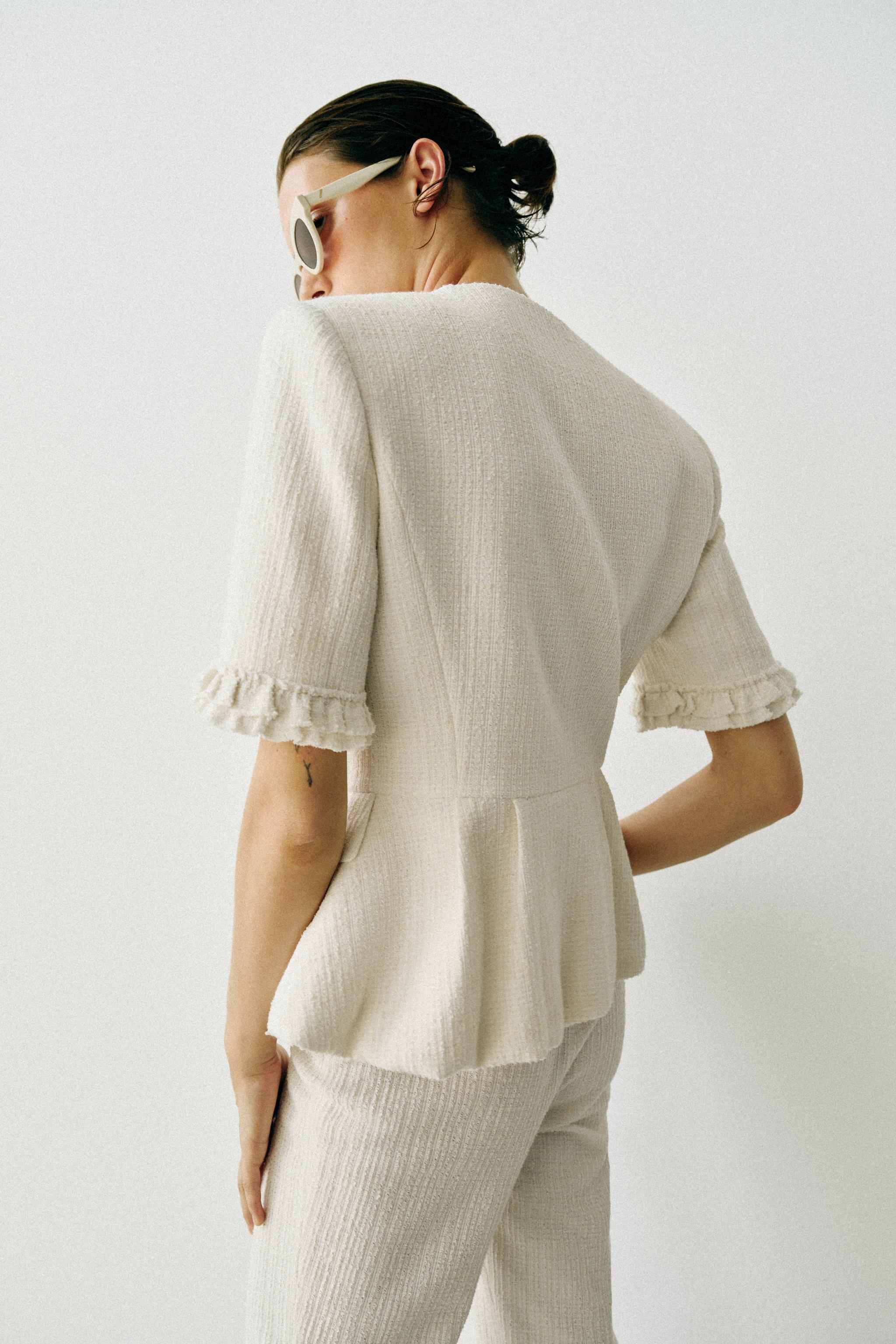SHORT-SLEEVE RUFFLED PEPLUM JACKET